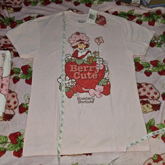 The World of Strawberry🍓Shortcake🍰 SS Tee🍓 NWT 'Vintage' Depiction of 🍓🍰XL - Picture 13 of 16